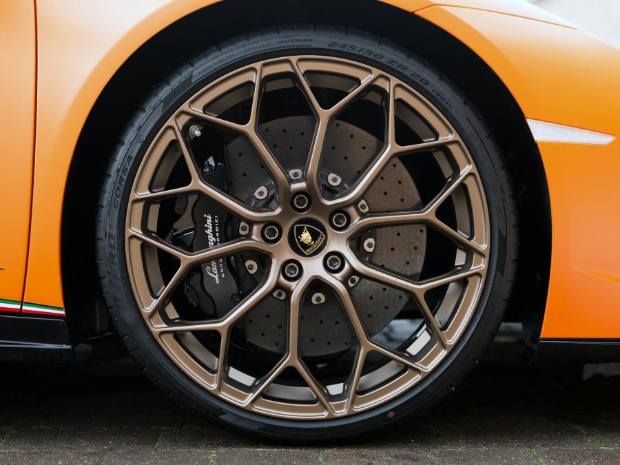Колеса Lamborghini Huracan Performante (LB724) 2017 года  (UK) (фото 4 из 24)
